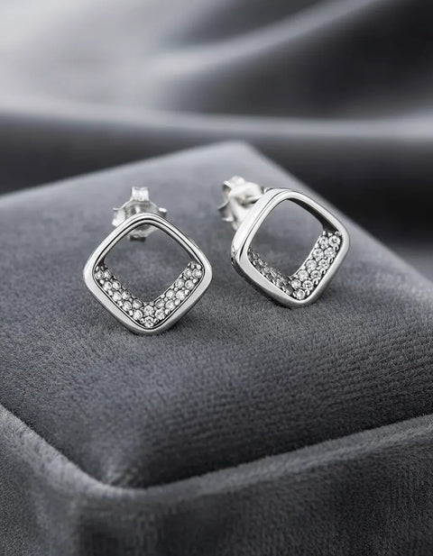Brinco de Prata Aro Vazado com Zircônias Cristal
