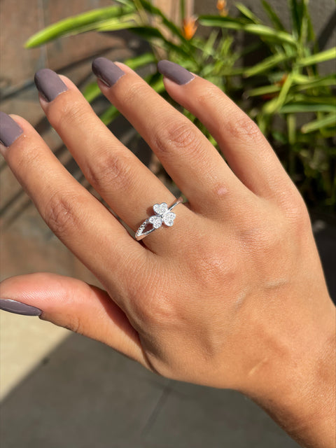 Anel de Prata Três Corações com Pedras Zircônia