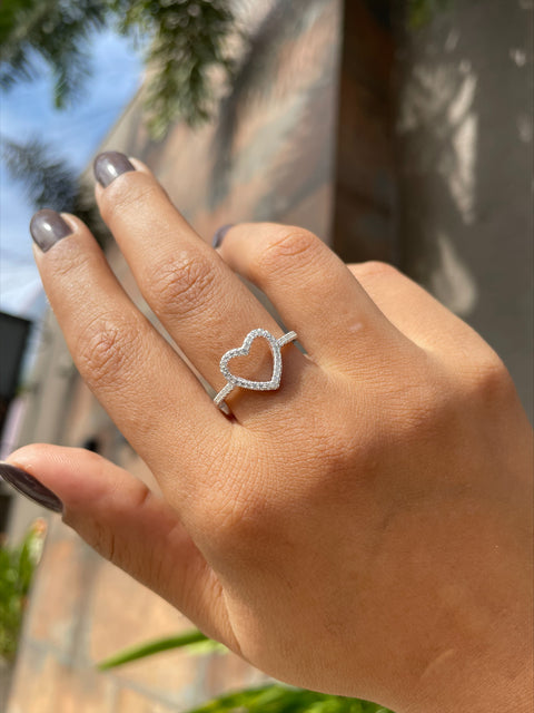 Anel de Prata Coração Cravejado com Zircônias Cristal