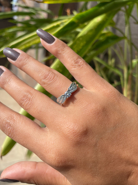 Anel de Prata Asas Envelhecido com Pedra Zircônia