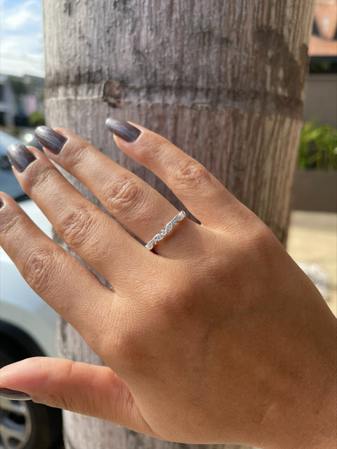 Anel de Prata Detalhado com Zircônia Cristal