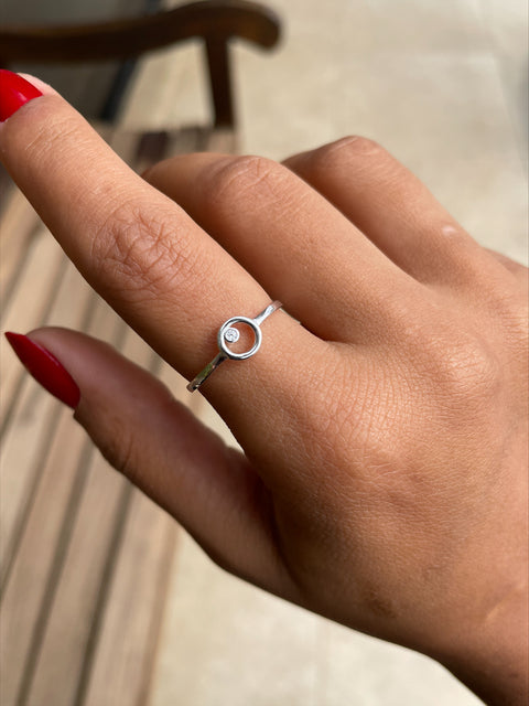 Anel de Prata Aparador Círculo com Zircônia Cristal