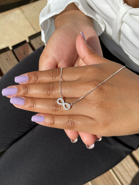 Colar de Prata Pingente Símbolo do Infinito em Zircônias Cristal