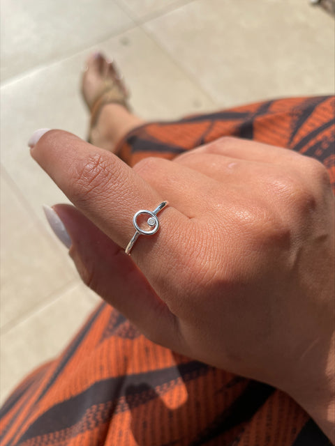 Anel de Prata Aparador Círculo Oval com Zircônia Cristal